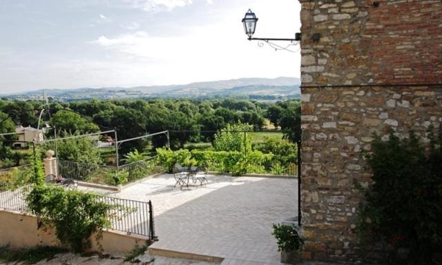 Gli Appartamenti Di Torre Bertona 托迪 外观 照片