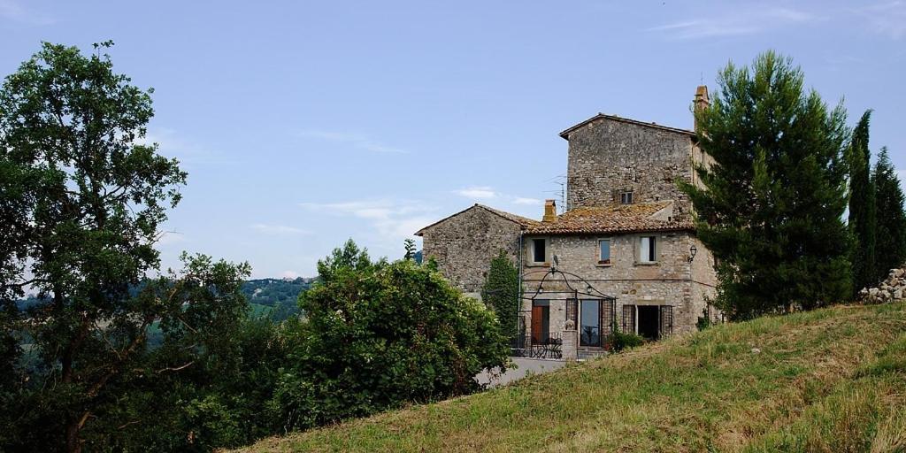 Gli Appartamenti Di Torre Bertona 托迪 外观 照片