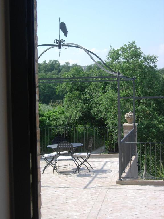 Gli Appartamenti Di Torre Bertona 托迪 客房 照片