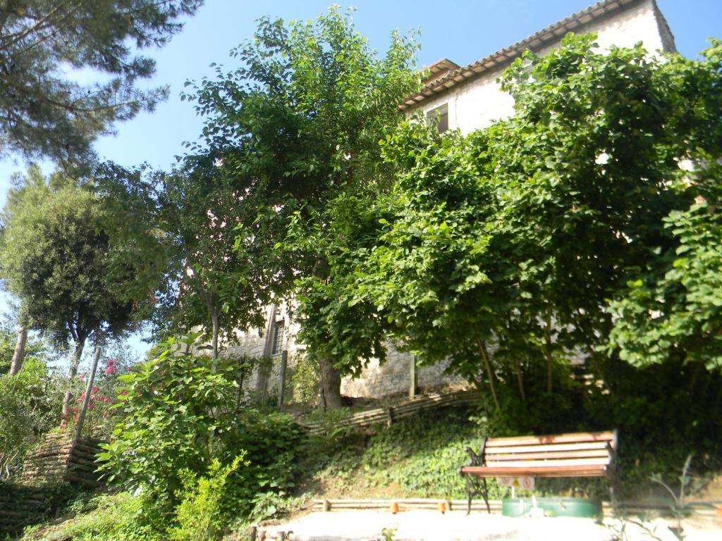 Gli Appartamenti Di Torre Bertona 托迪 外观 照片